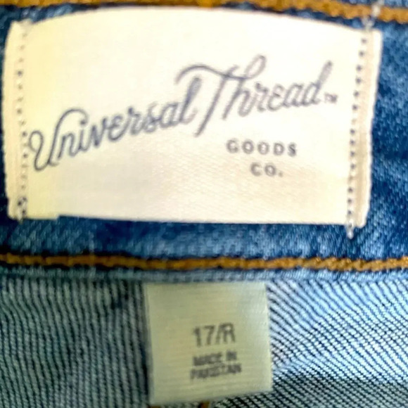 Universal Thread NWT 17 reg. Flared leg, high rise blue jeans. Vintage stretch. - Picture 2 of 8